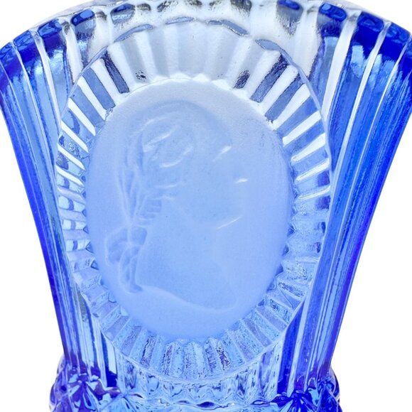 Avon Set of 2 Drinking Glasses Goblets 8 oz Blue George Washington Excellent - Picture 2 of 7